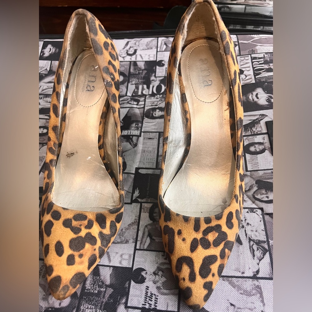 ANA Leopard Point Toe Heads